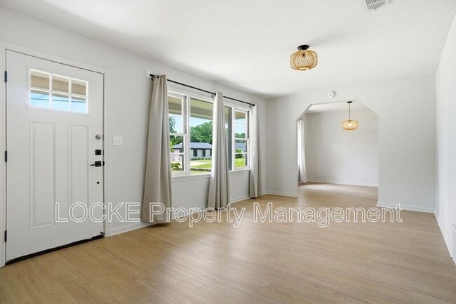 Photo - 209 Westfork Dr