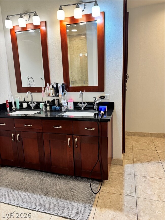 Building Photo - 4525 Dean Martin Dr Unit 2101