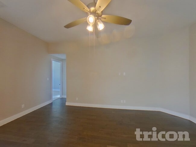 Photo - 1008 Faringdon Dr