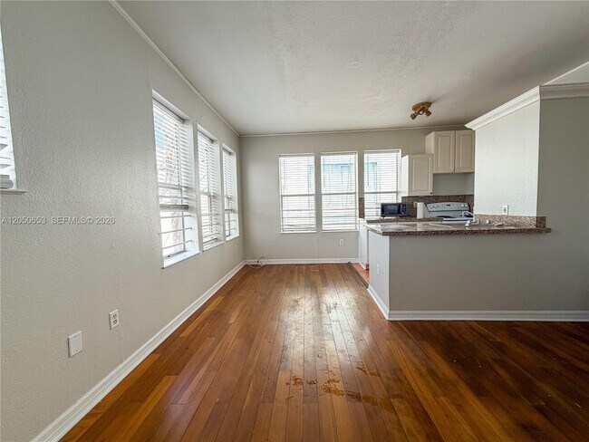 Photo - 1027 Pennsylvania Ave Unit 303