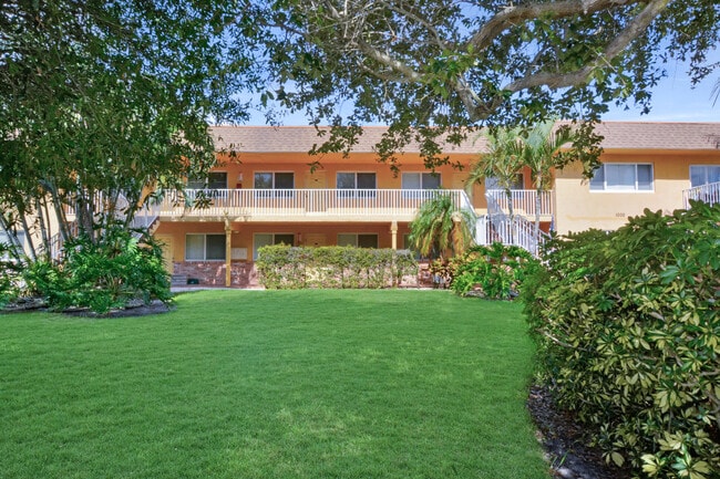 Building Photo - 1000 NE 9th Ave Unit 8