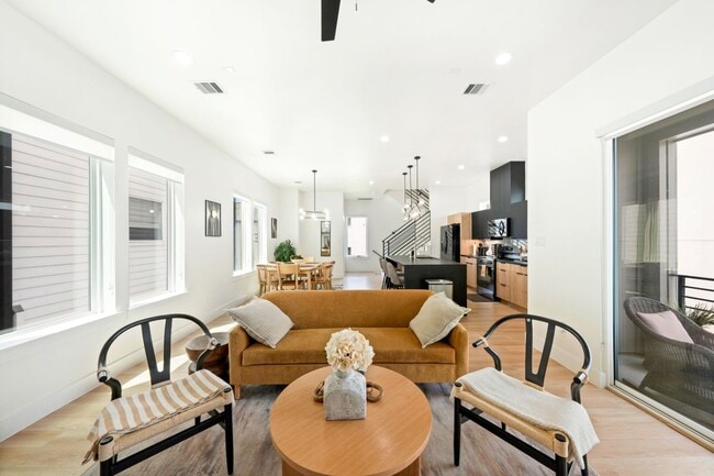 Photo - 3008 Delano St