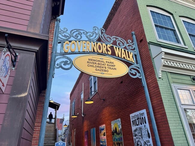 Building Photo - Downtown Milton Apartment