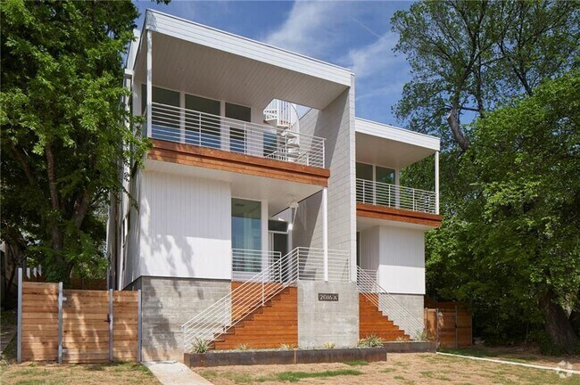 Building Photo - 2016 Jesse E. Segovia St Rental