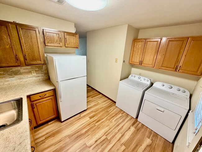 Kitchen/Laundry - 401 N A St Unit 4
