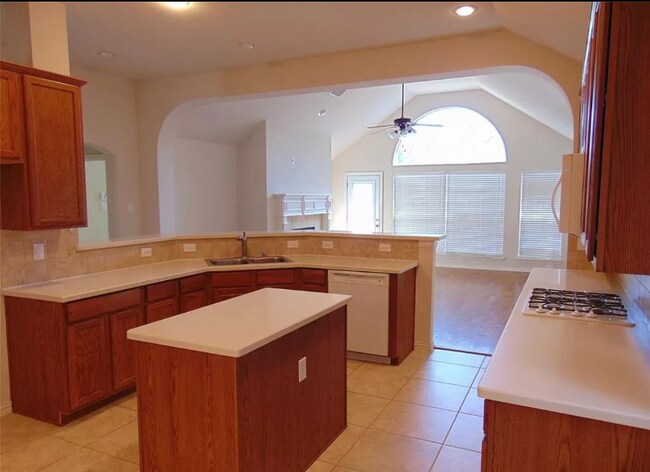 Photo - 1120 Mission Ln