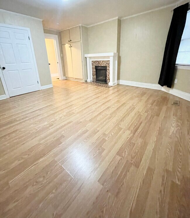 Building Photo - 2018 Clifton Ave Rental