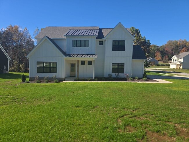 Building Photo - 3 Bedroom / 2.5 Bath House Ready to Rent in Cookeville, TN!