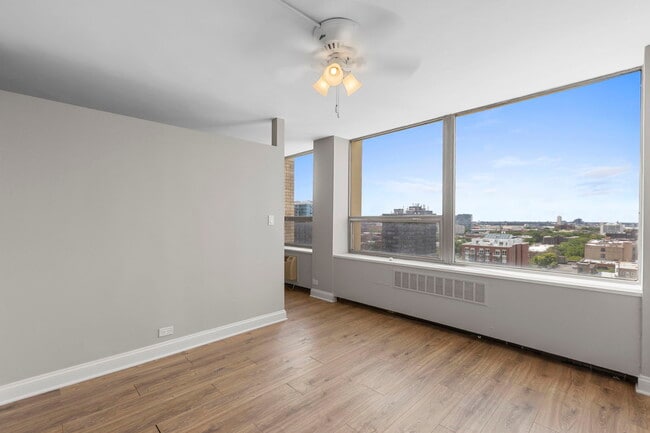Building Photo - 1355 N Sandburg Terrace Unit 1403D Rental
