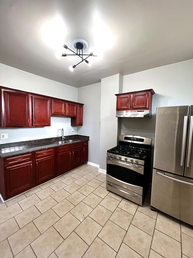 Kitchen - 5735 S Marshfield Ave Unit 2