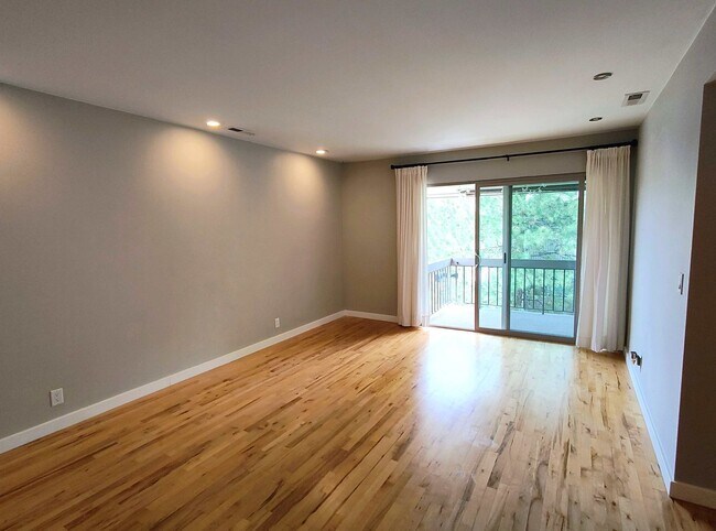 Photo - Beautiful 2 Bd 2 Bath Condo in Murray