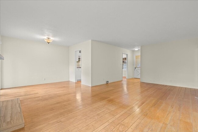 Photo - 3 bed 2 bath home with washer/dryer in Mountain View