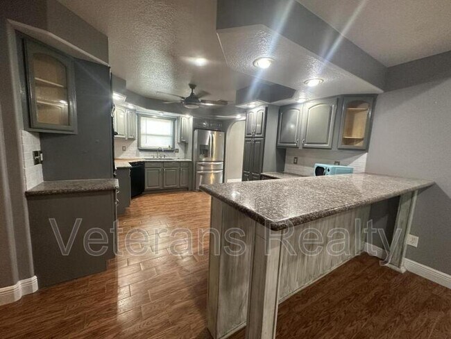 1920 Bayside Dr