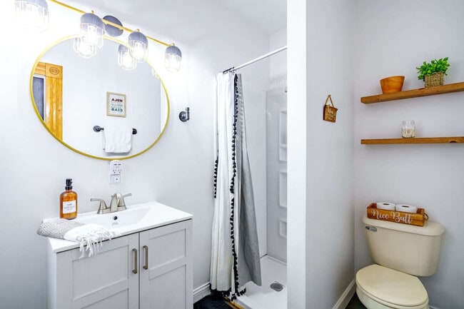 Photo - 1180 N High St Unidad ID1265610P