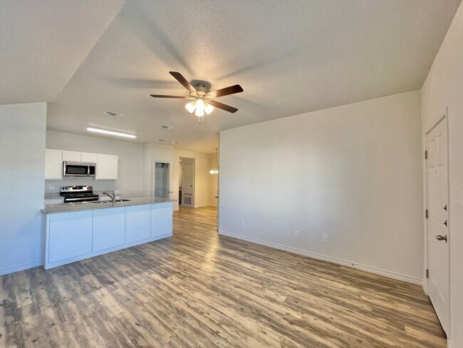 Photo - 1809 Castroville Trl