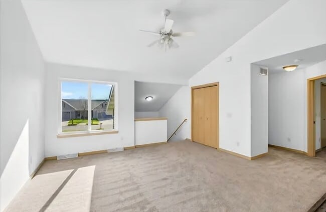Photo - 823 Thompson Dr