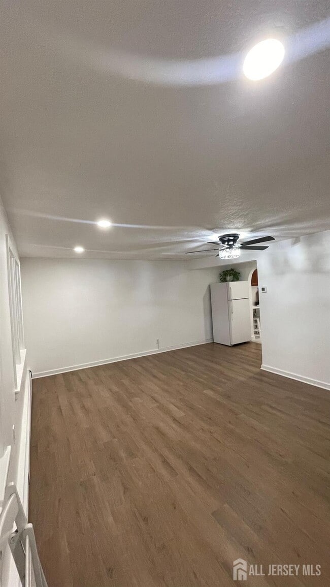 749 Linden Ave