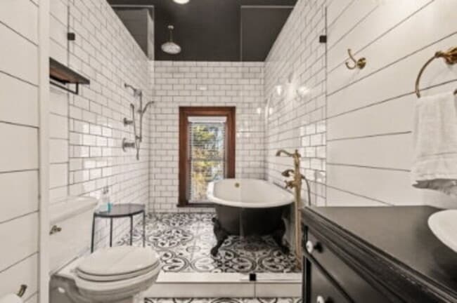 Photo - 704 24th Ave