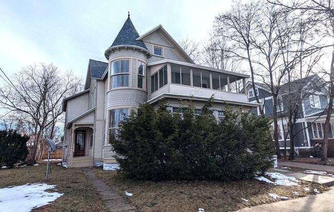 Building Photo - 1450 Clinton St Unit 2