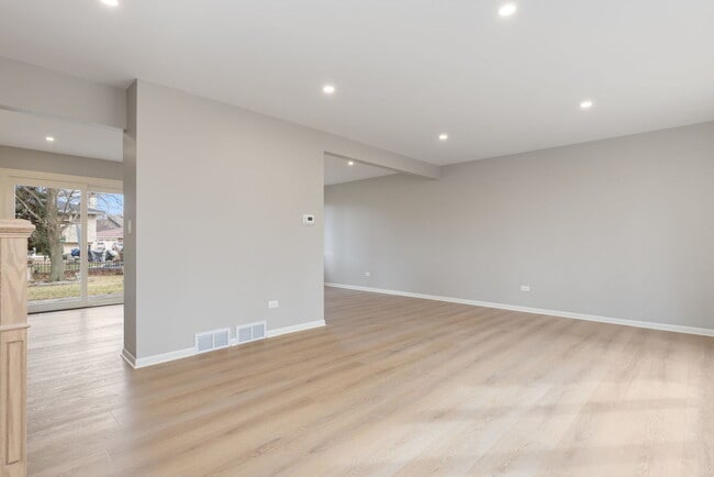 Photo - 8518 Candlelight Dr W