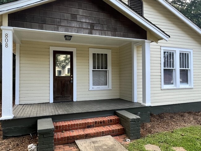 Building Photo - 808 E 20th St