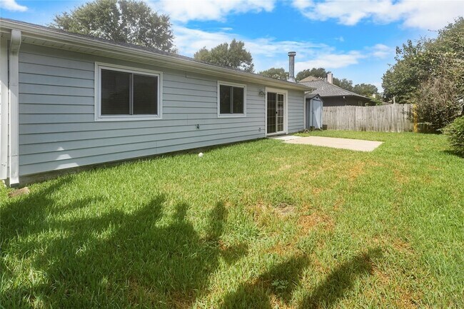 1735 Oak Ridge Dr