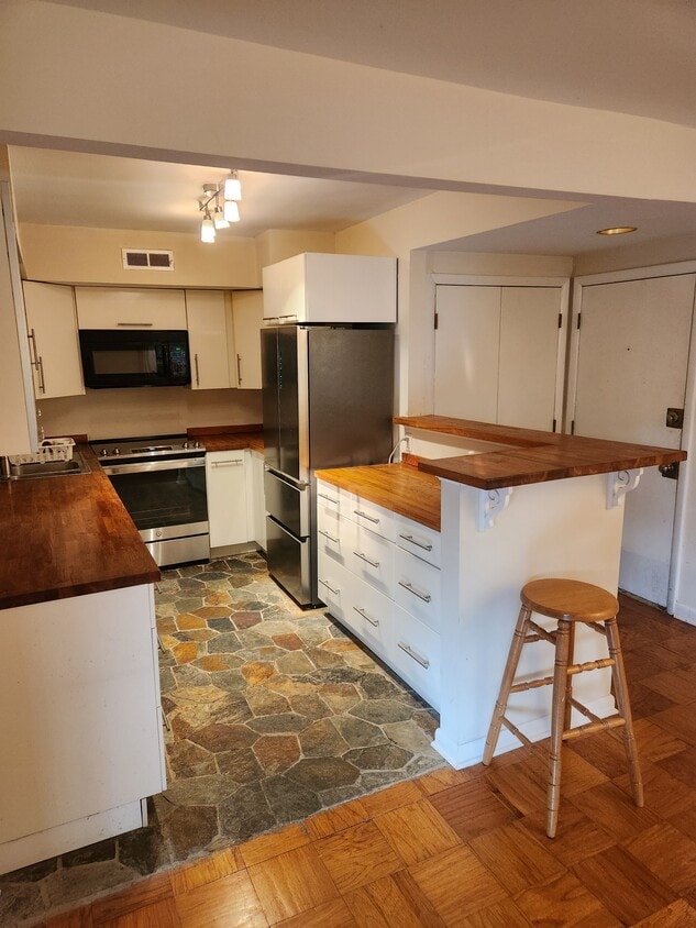 Photo - 22 Cross Keys Rd (Baltimore, MD)