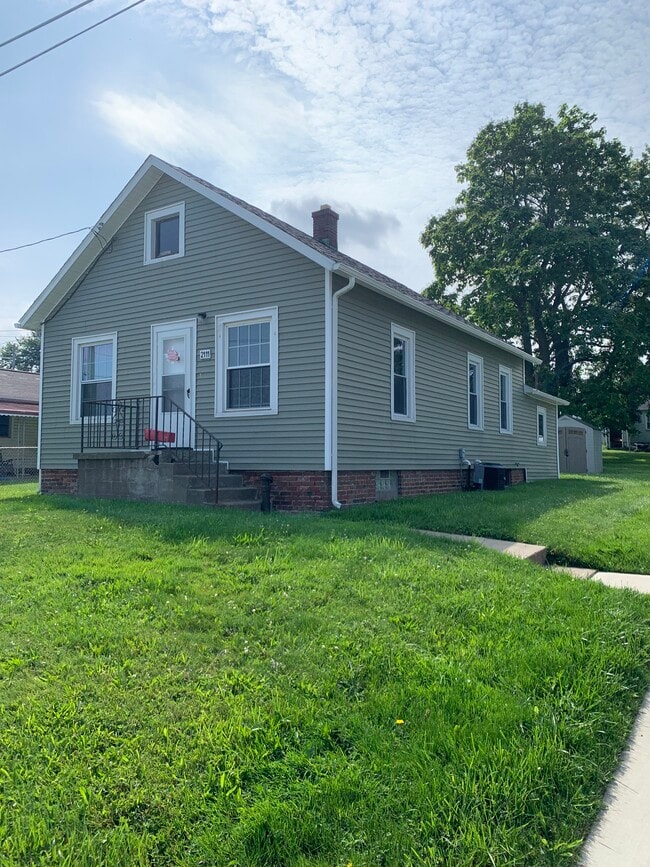 Building Photo - 2111 W 36th St