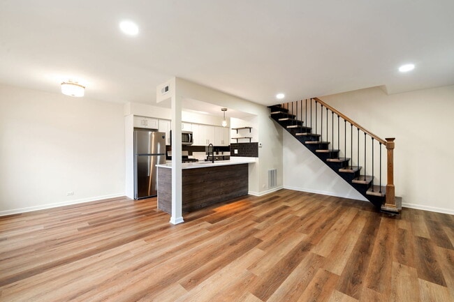 Photo - 1481 Quaker Ln