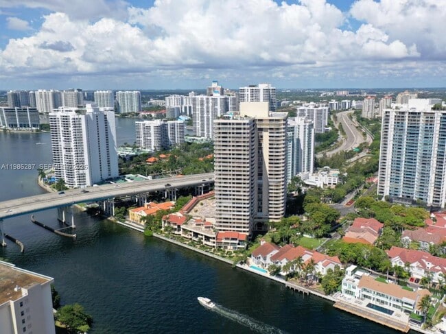 Building Photo - 19355 Turnberry Way Unit 2E