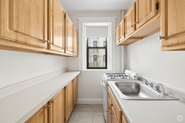 1BR, 1BA - 500SF - Kitchen