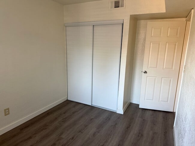 Photo - 3 Bedroom 1.5 Bathroom Townhouse