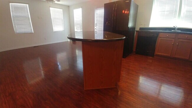 Building Photo - "Spacious 2-Bed, 2-Bath Condo Retreat in San Marcos – 1682 Sq Ft of Modern Living!"