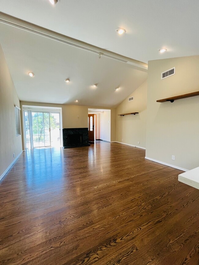 Photo - 729 Orange Dr