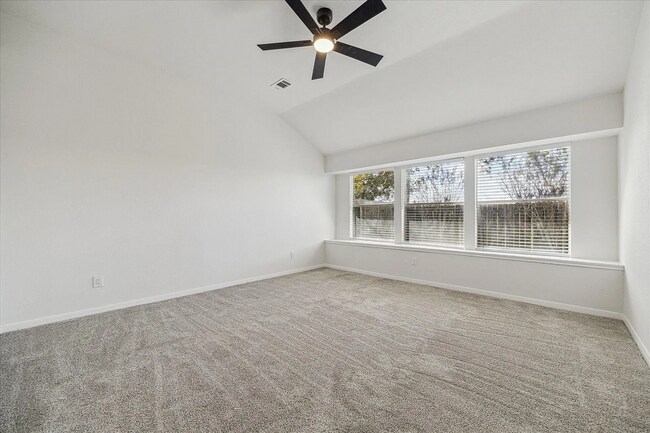 Photo - 3102 Great Lakes Ave