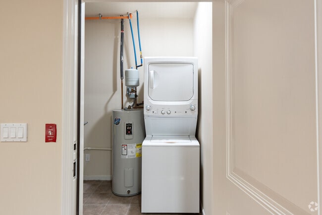 1BR, 1BA - 842SF - Laundry