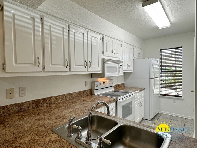 Photo - Charming 2 Bedroom Townhouse Located in FWB!
