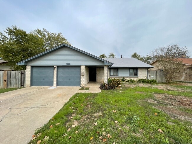 Building Photo - 1409 Farhills Dr