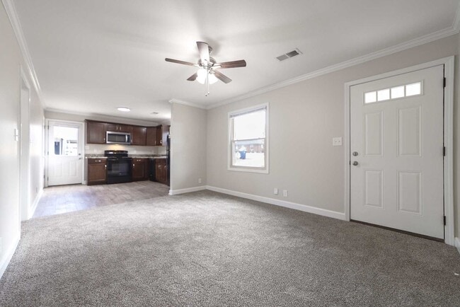 Photo - Look and Lease Special! $200 off rent!!!