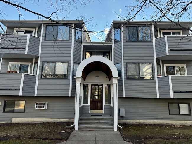 Building Photo - 70 Lawrence St