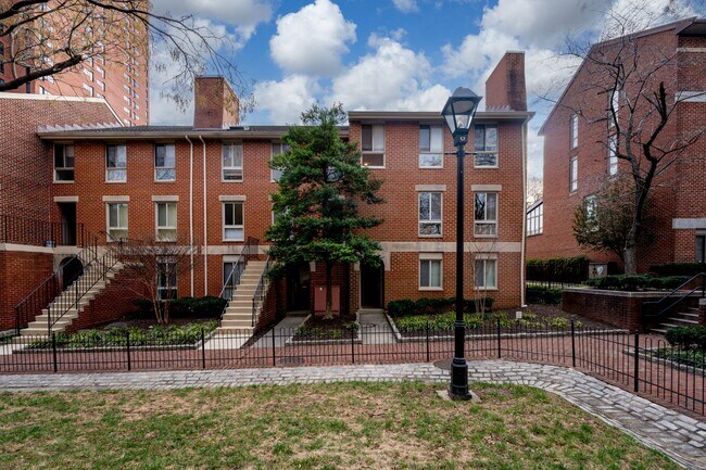 Building Photo - 35 Andrew Pl