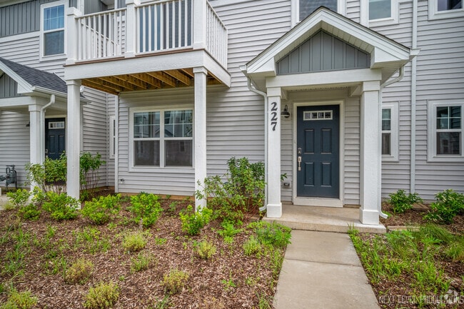 Building Photo - 227 Kingsport Dr Rental
