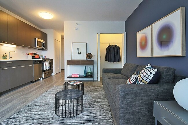 Photo - 693 N Wells St