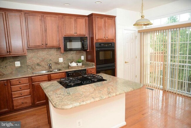 Photo - 41898 Cinnabar Square