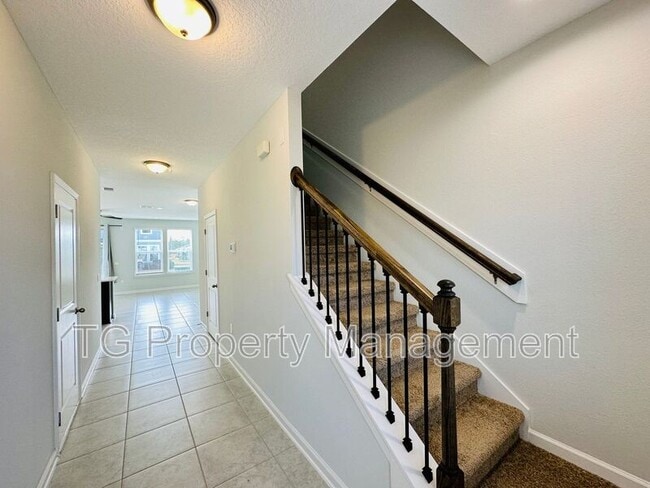 Photo - 84 Pinebury Ln