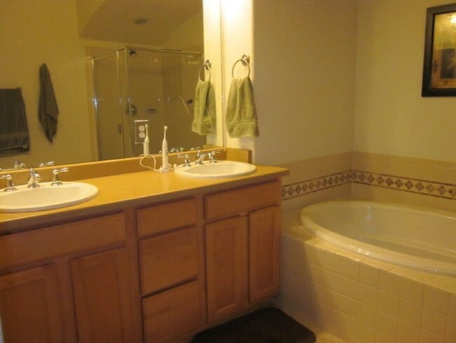 Photo - Beautifully Updated 3Bed/3Bath Townhome!