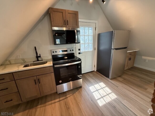 Building Photo - 21 Miller St Unit 3 Rental