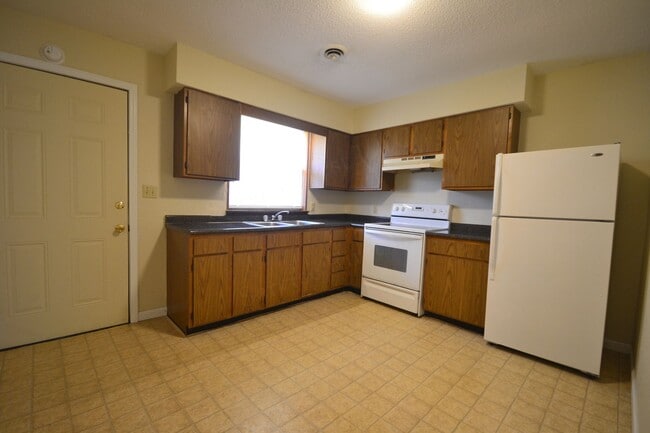 Building Photo - Greenfield Apartments Unit 6