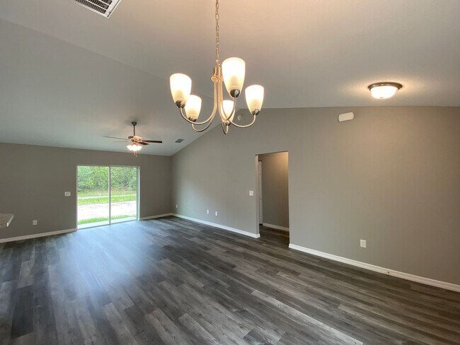 Photo - Beautiful Home in Marion Oaks- 3/2/2 **WON"T LAST**