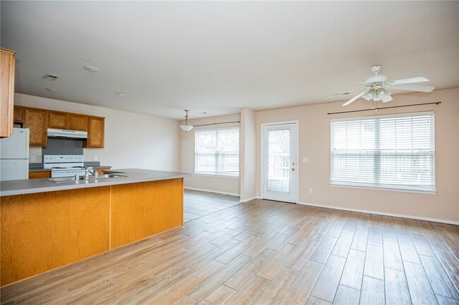 Photo - 903 W Peachtree Dr